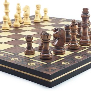משחק לוח שחמט על לוח עץ איכותי